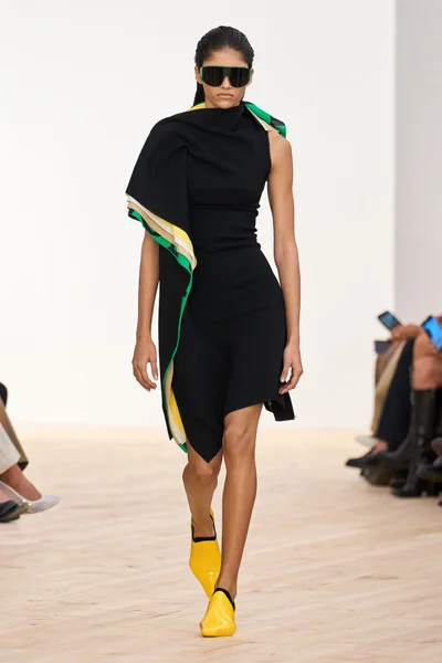 Look 14